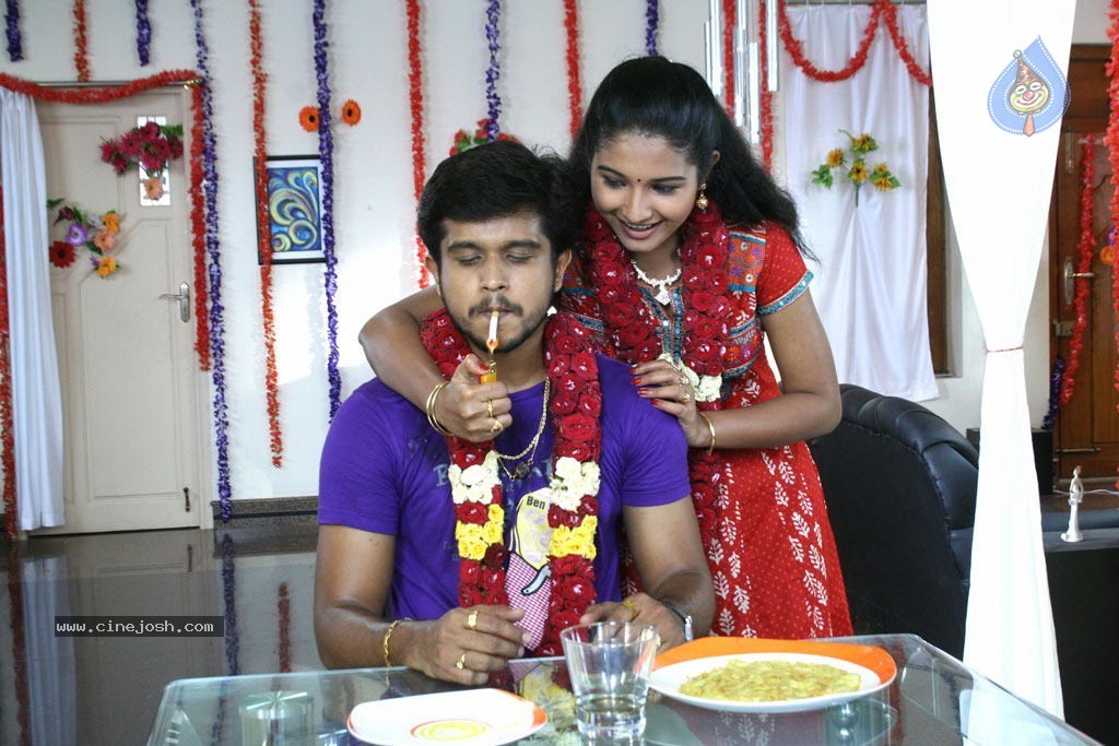 Aayiram Muthangaludan Thenmozhi Tamil Movie Stills - 45 / 47 photos