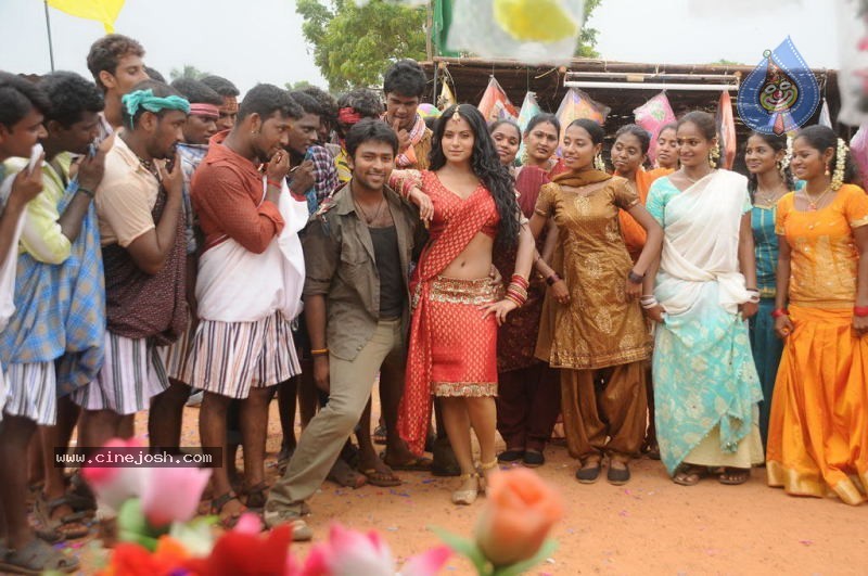 Aayiram Vilakku Tamil Movie Stills - 12 / 52 photos