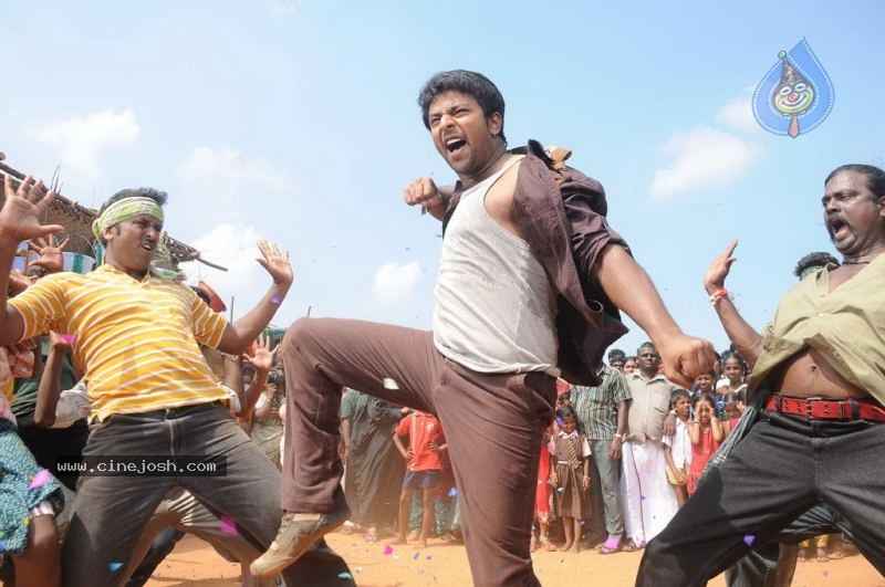 Aayiram Vilakku Tamil Movie Stills - 26 / 52 photos