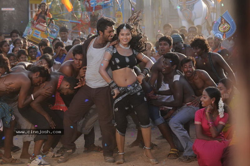 Aayiram Vilakku Tamil Movie Stills - 31 / 52 photos