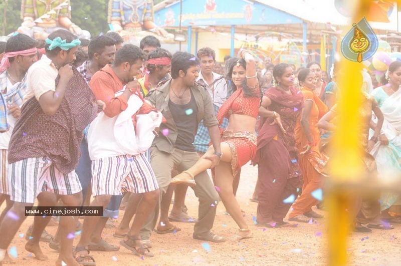 Aayiram Vilakku Tamil Movie Stills - 46 / 52 photos