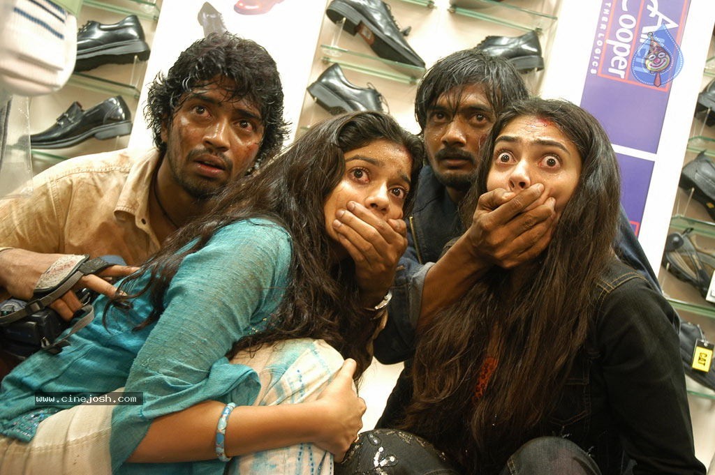 Abhayam Tamil Movie Stills - 9 / 47 photos