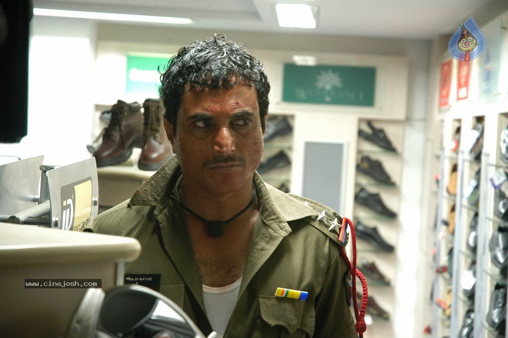 Abhayam Tamil Movie Stills - 10 / 47 photos