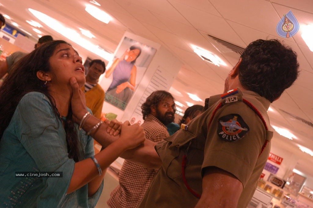 Abhayam Tamil Movie Stills - 40 / 47 photos