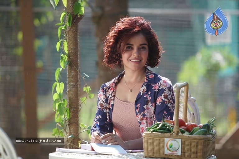 Abhiyum Anuvum Movie Stills - 16 / 60 photos