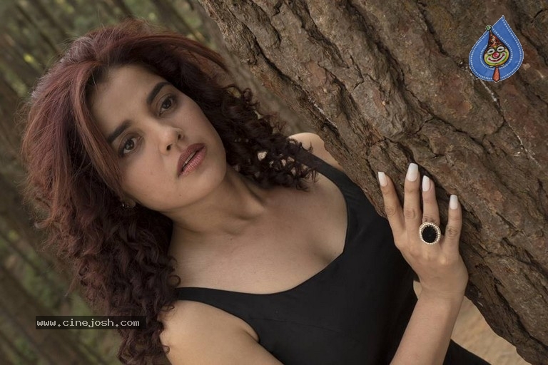 Abhiyum Anuvum Movie Stills - 17 / 60 photos