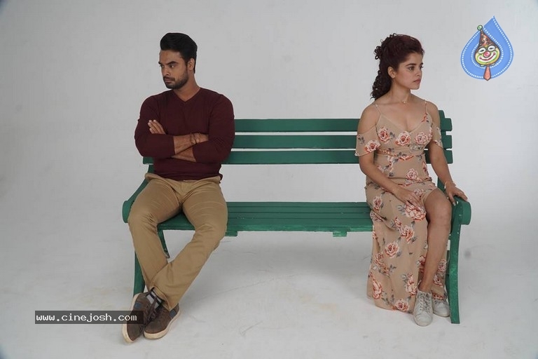 Abhiyum Anuvum Movie Stills - 20 / 60 photos