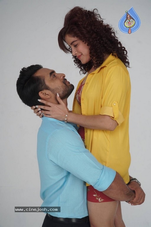 Abhiyum Anuvum Movie Stills - 33 / 60 photos