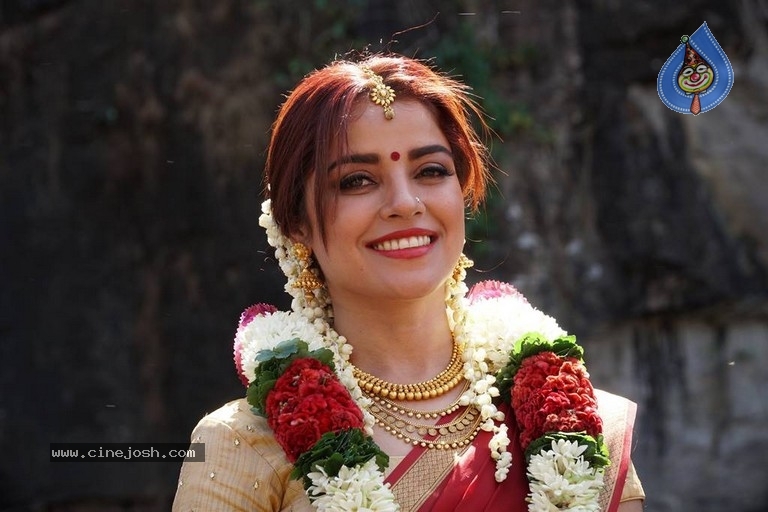 Abhiyum Anuvum Movie Stills - 40 / 60 photos