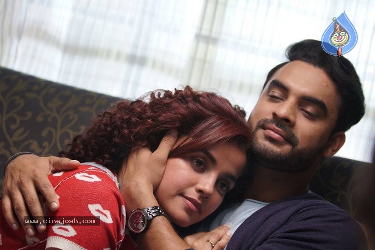 Abhiyum Anuvum Movie Stills - 49 / 60 photos