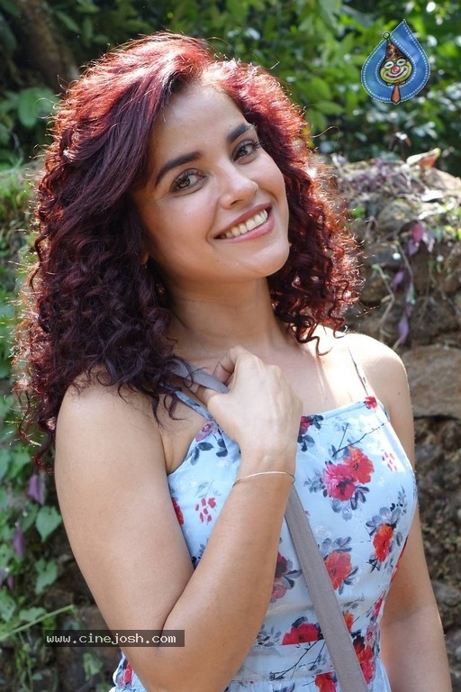 Abhiyum Anuvum Movie Stills - 51 / 60 photos