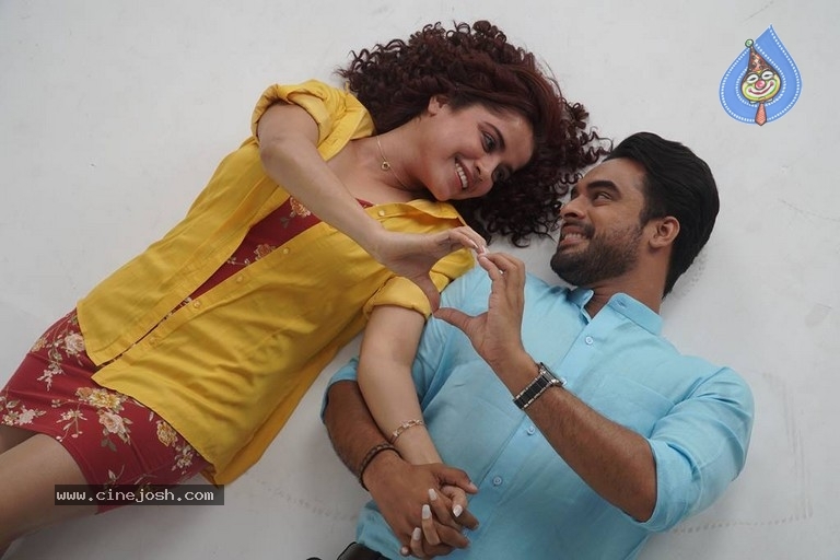 Abhiyum Anuvum Movie Stills - 57 / 60 photos