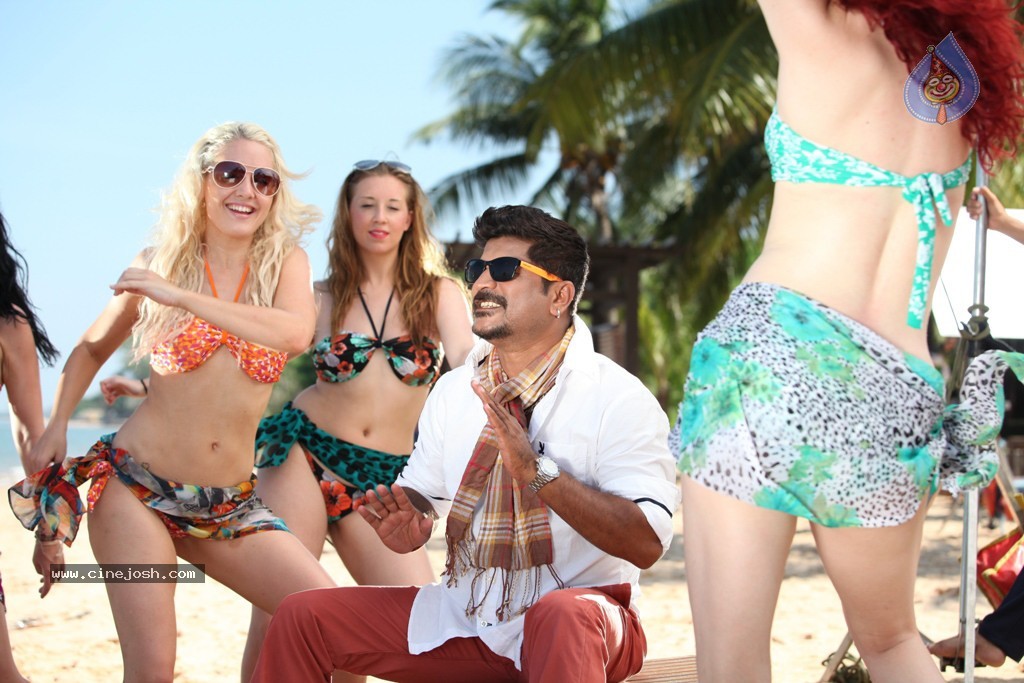 Action 3D Movie Hot Stills - 27 / 59 photos