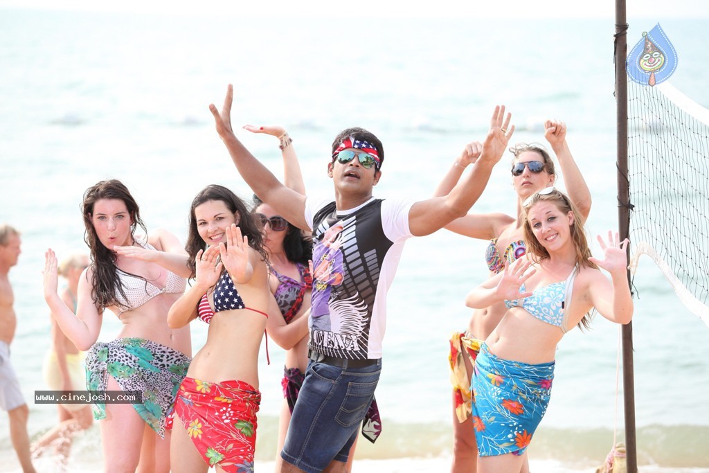 Action 3D Movie Hot Stills - 45 / 59 photos
