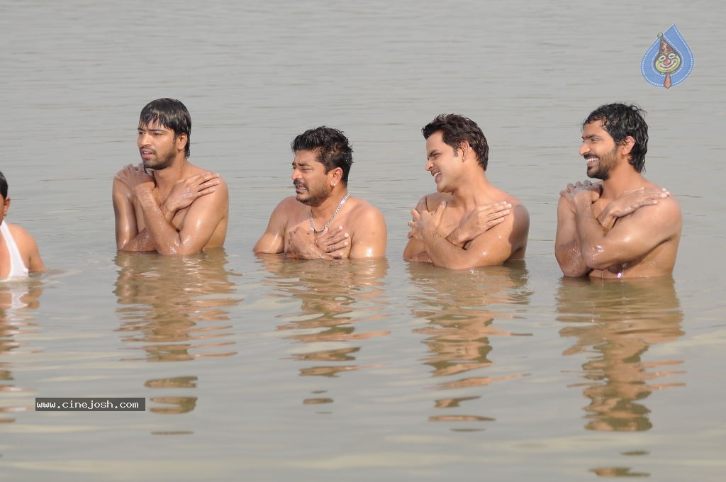 Action 3D Movie Stills - 9 / 127 photos