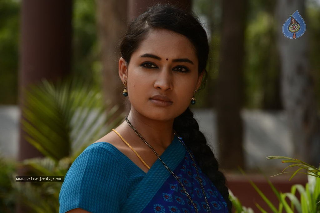 Adavi Kachina Vennela Stills - 3 / 17 photos