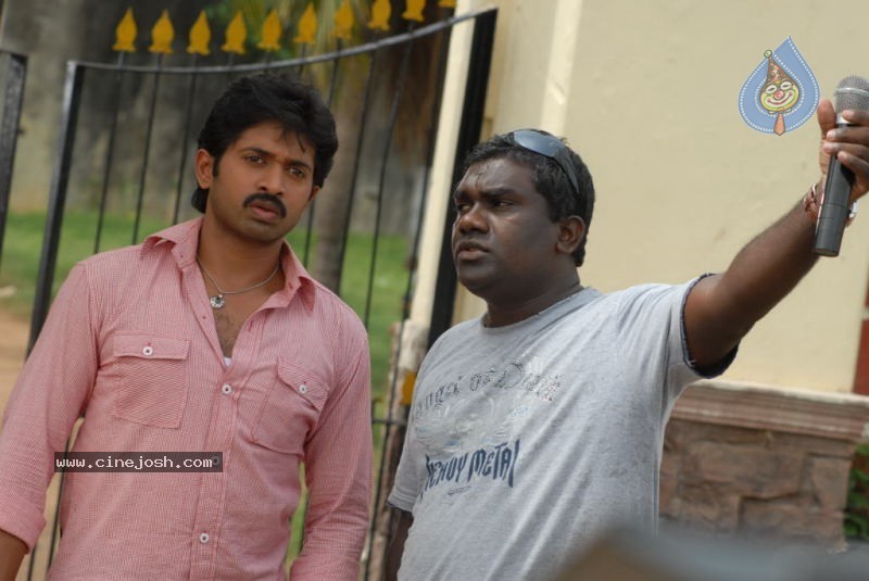 Ade Nuvvu Ade Nenu Movie Working Stills - 1 / 15 photos