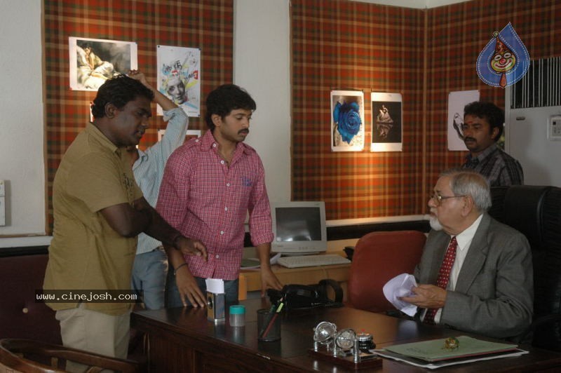 Ade Nuvvu Ade Nenu Movie Working Stills - 3 / 15 photos