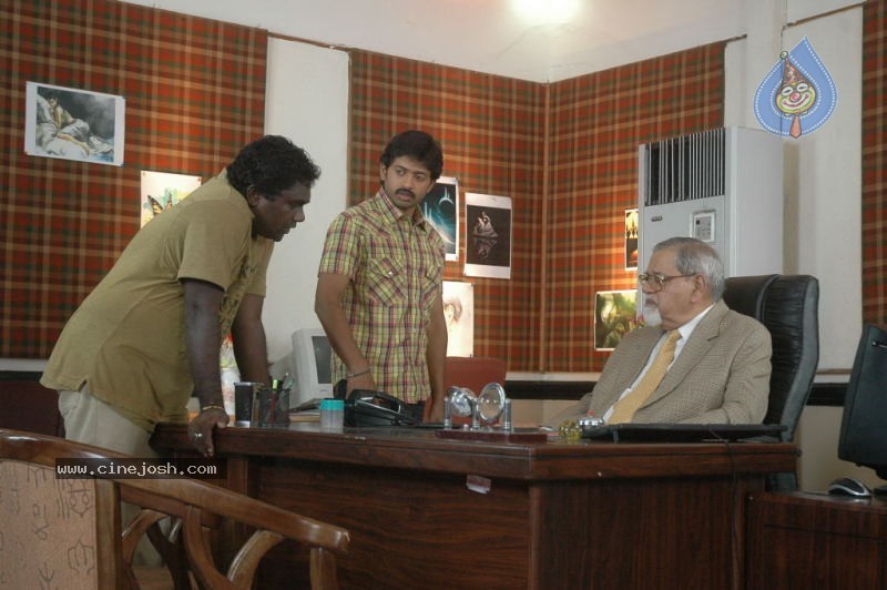 Ade Nuvvu Ade Nenu Movie Working Stills - 8 / 15 photos