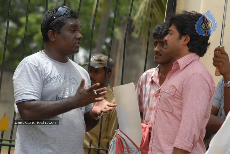 Ade Nuvvu Ade Nenu Movie Working Stills - 11 / 15 photos