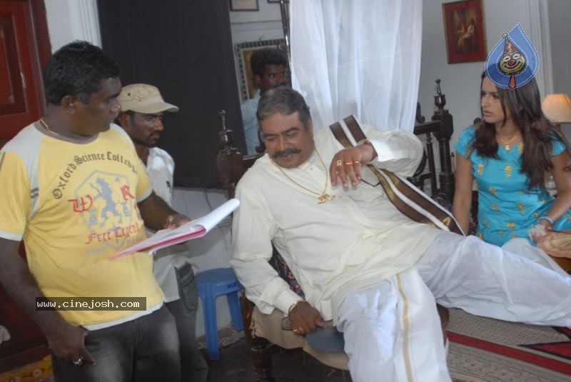 Ade Nuvvu Ade Nenu Movie Working Stills - 12 / 15 photos
