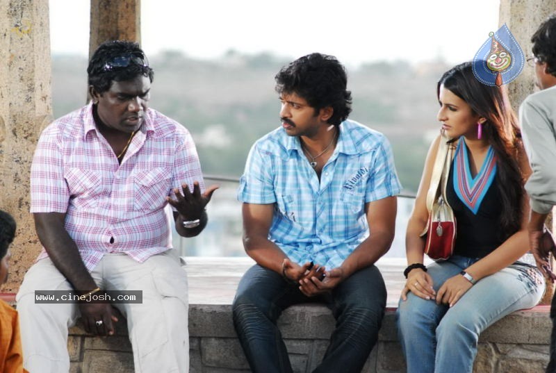 Ade Nuvvu Ade Nenu Movie Working Stills - 13 / 15 photos
