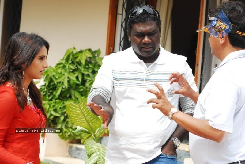 Ade Nuvvu Ade Nenu Movie Working Stills - 15 / 15 photos