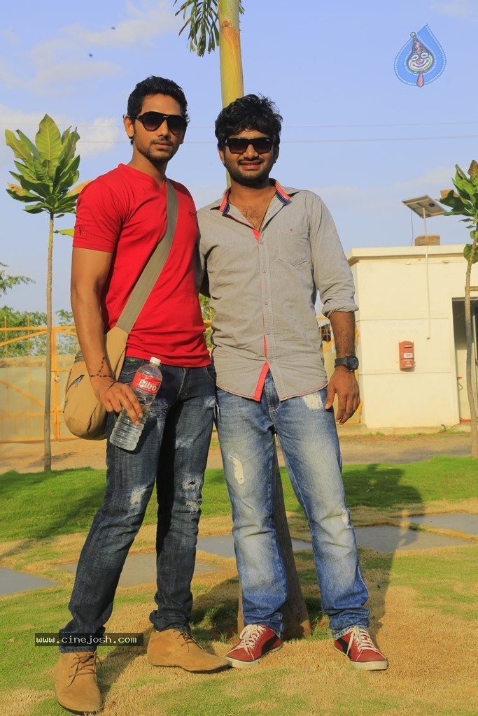 Adhee Lekka Nikki Stils - 12 / 90 photos