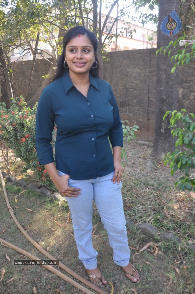 Adhisaya Ulagam 3D Movie Photos - 22 / 22 photos