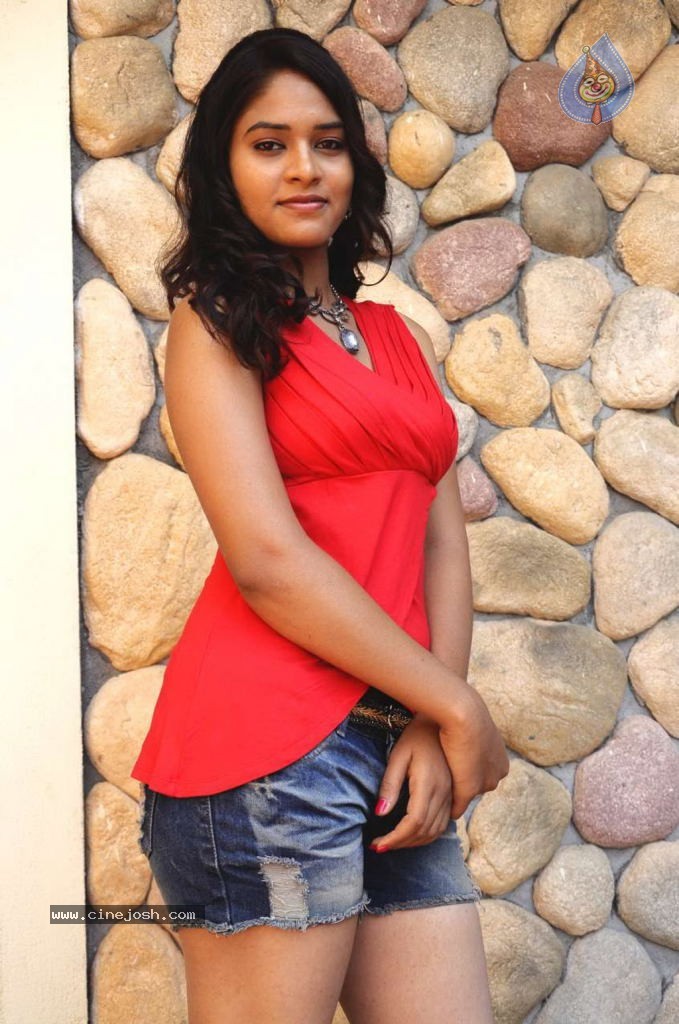 Adhu Vera Idhu Vera Tamil Movie Photos - 19 / 33 photos