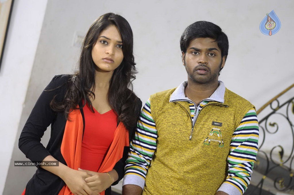 Adhu Vera Idhu Vera Tamil Movie Photos - 22 / 33 photos