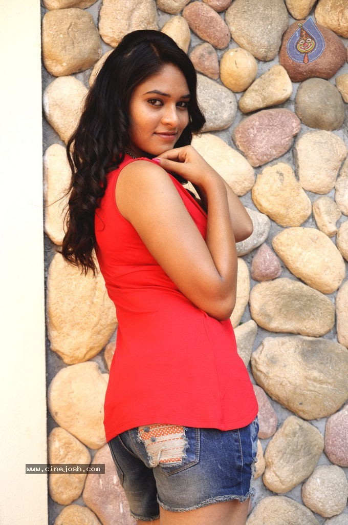 Adhu Vera Idhu Vera Tamil Movie Photos - 6 / 57 photos