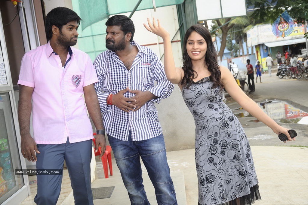 Adhu Vera Idhu Vera Tamil Movie Photos - 7 / 57 photos