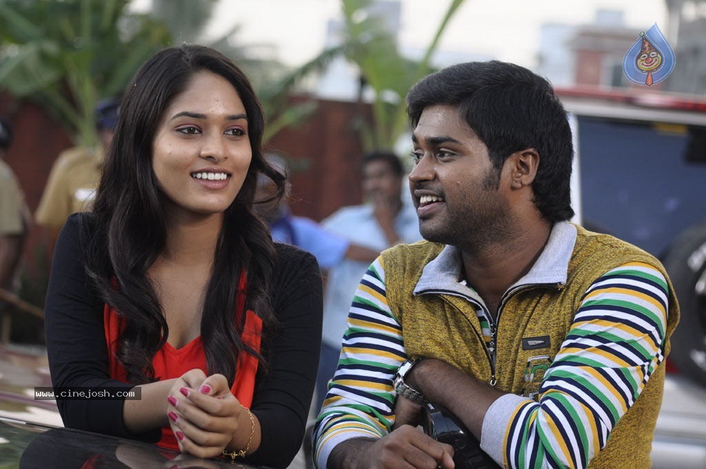 Adhu Vera Idhu Vera Tamil Movie Photos - 19 / 57 photos