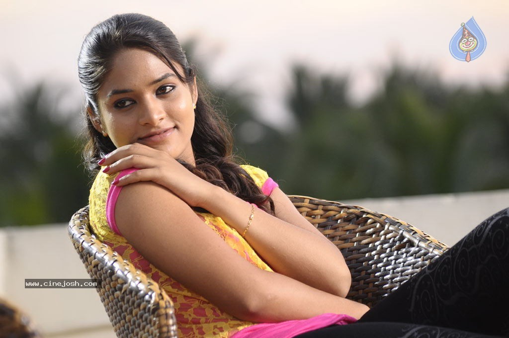 Adhu Vera Idhu Vera Tamil Movie Photos - 24 / 57 photos