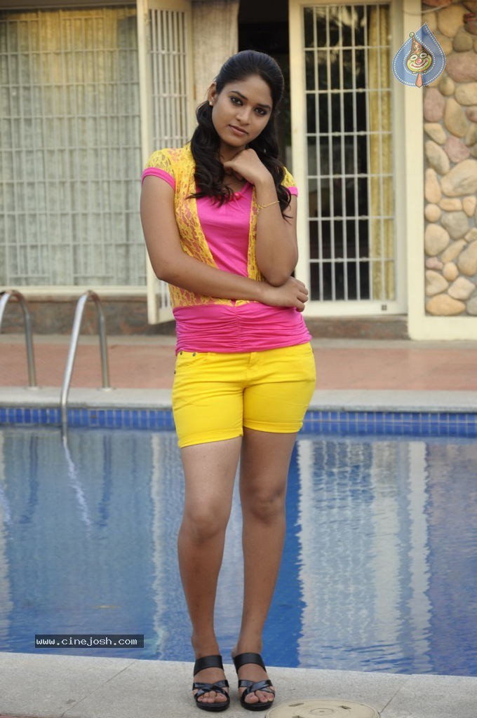 Adhu Vera Idhu Vera Tamil Movie Photos - 33 / 57 photos