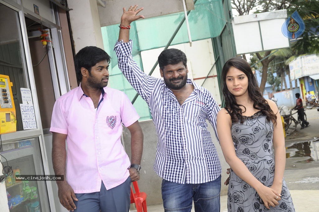 Adhu Vera Idhu Vera Tamil Movie Photos - 42 / 57 photos