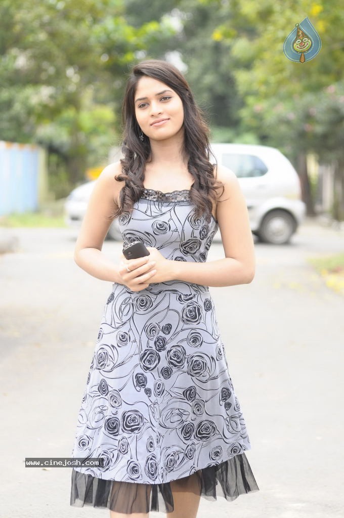 Adhu Vera Idhu Vera Tamil Movie Photos - 43 / 57 photos