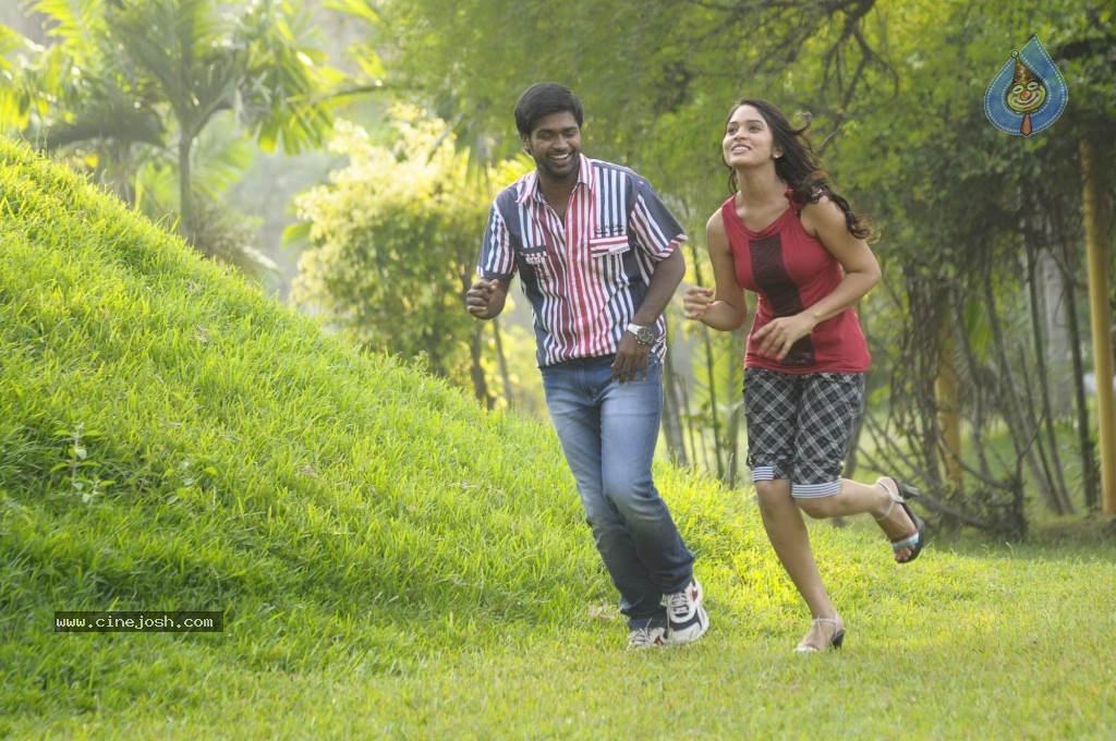 Adhu Vera Idhu Vera Tamil Movie Stills - 9 / 11 photos