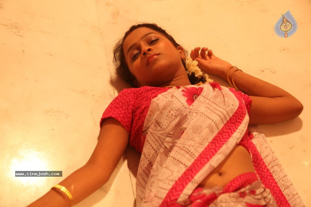 Adiyen Tamil Movie Hot Stills - 39 / 46 photos