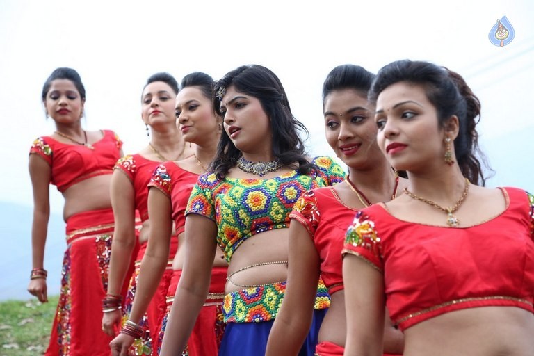 Adra Machan Visilu Tamil Film Photos - 12 / 41 photos