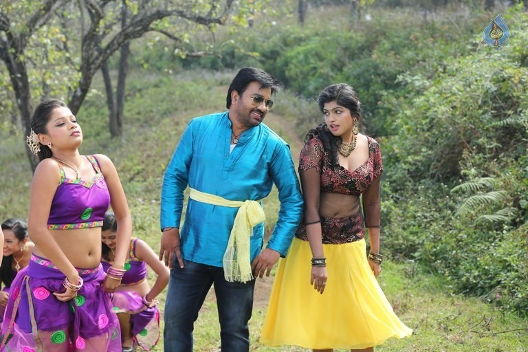 Adra Machan Visilu Tamil Film Pics - 10 / 18 photos