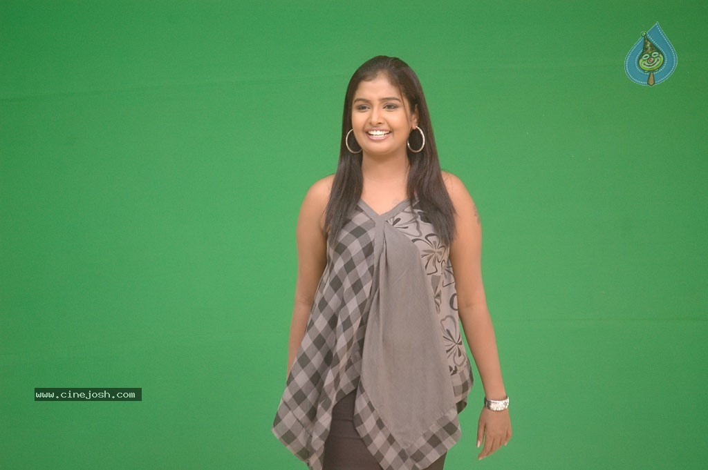 Aduthaduthu Tamil Movie Stills - 41 / 112 photos