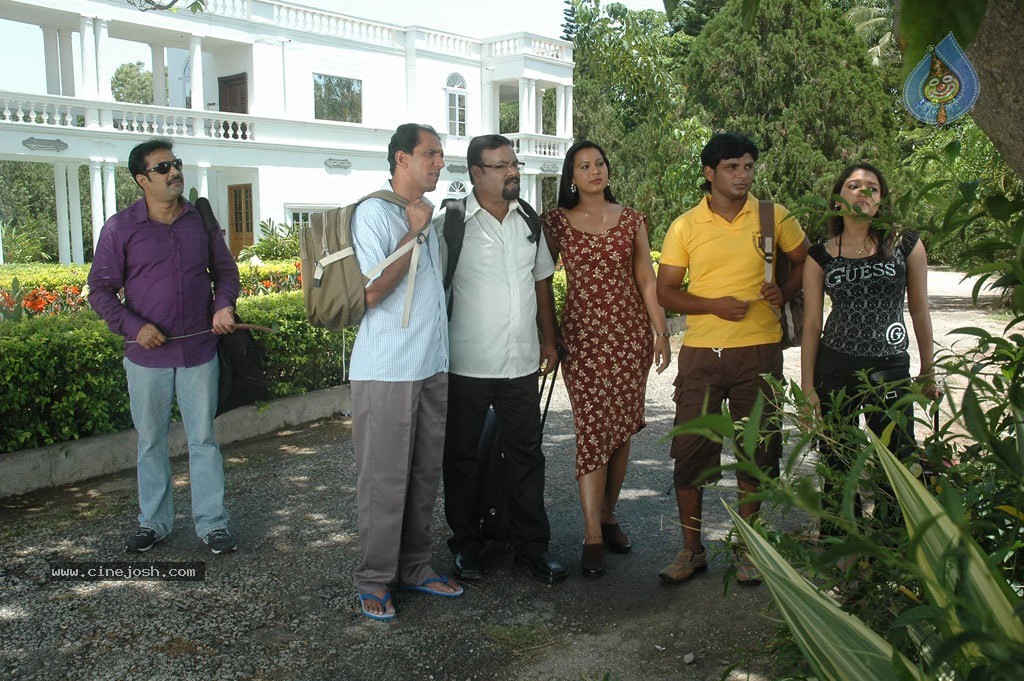 Aduthaduthu Tamil Movie Stills - 70 / 112 photos