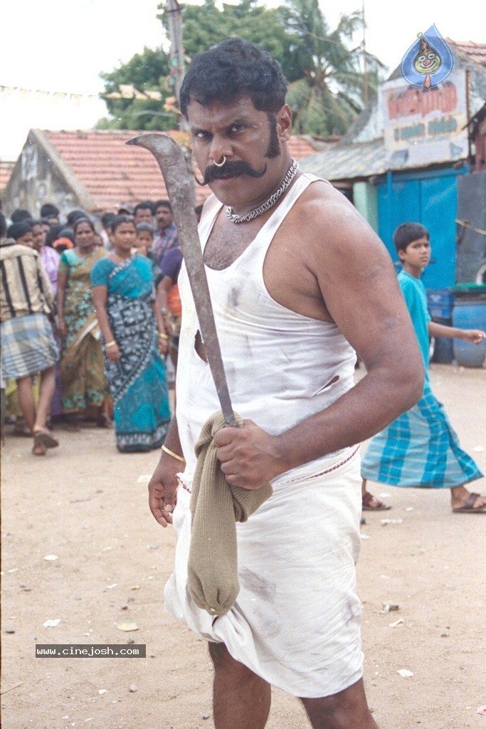 Aggiravva Movie Hot Stills - 22 / 64 photos