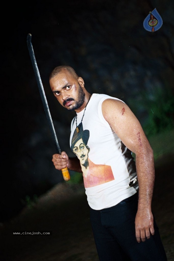 Aggiravva Movie Hot Stills - 36 / 64 photos