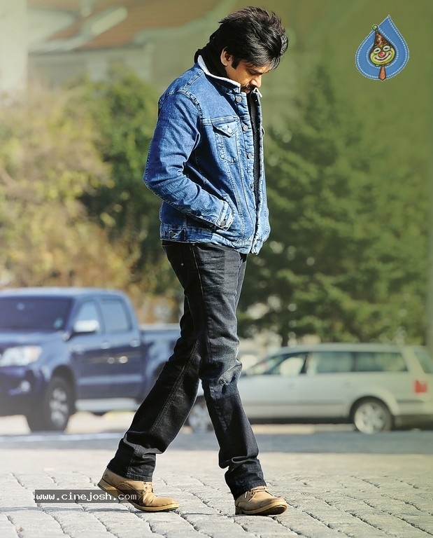 Agnyaathavaasi Latest Posters and Photos - 6 / 9 photos