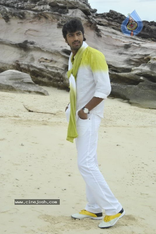 Aha Naa Pellanta Movie New Stills - 6 / 42 photos