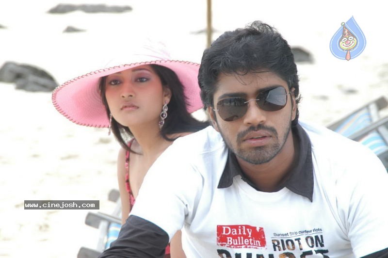 Aha Naa Pellanta Movie New Stills - 19 / 42 photos