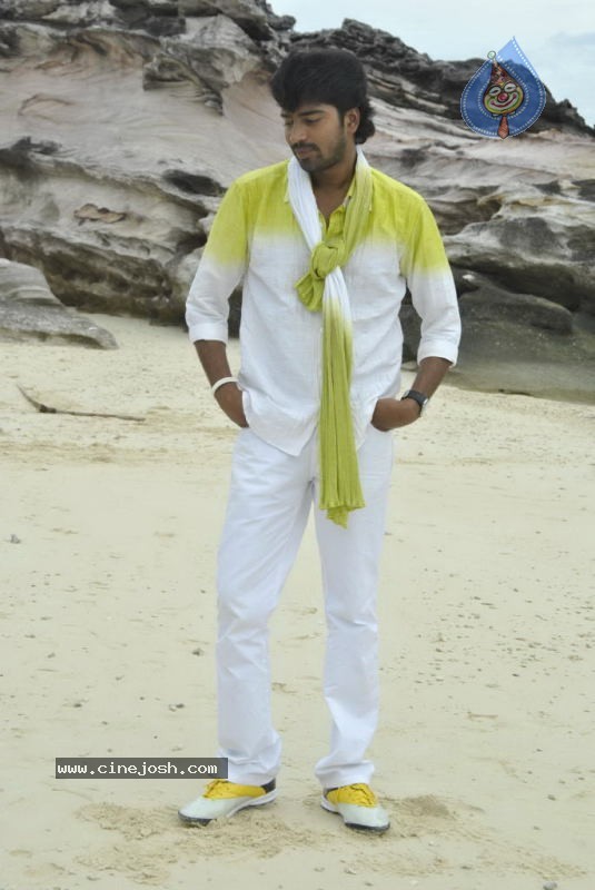 Aha Naa Pellanta Movie New Stills - 32 / 42 photos